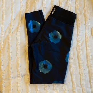 Ultracor navy leggings with blue flowers